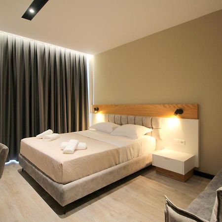 F&J Hotel Sarandë Buitenkant foto