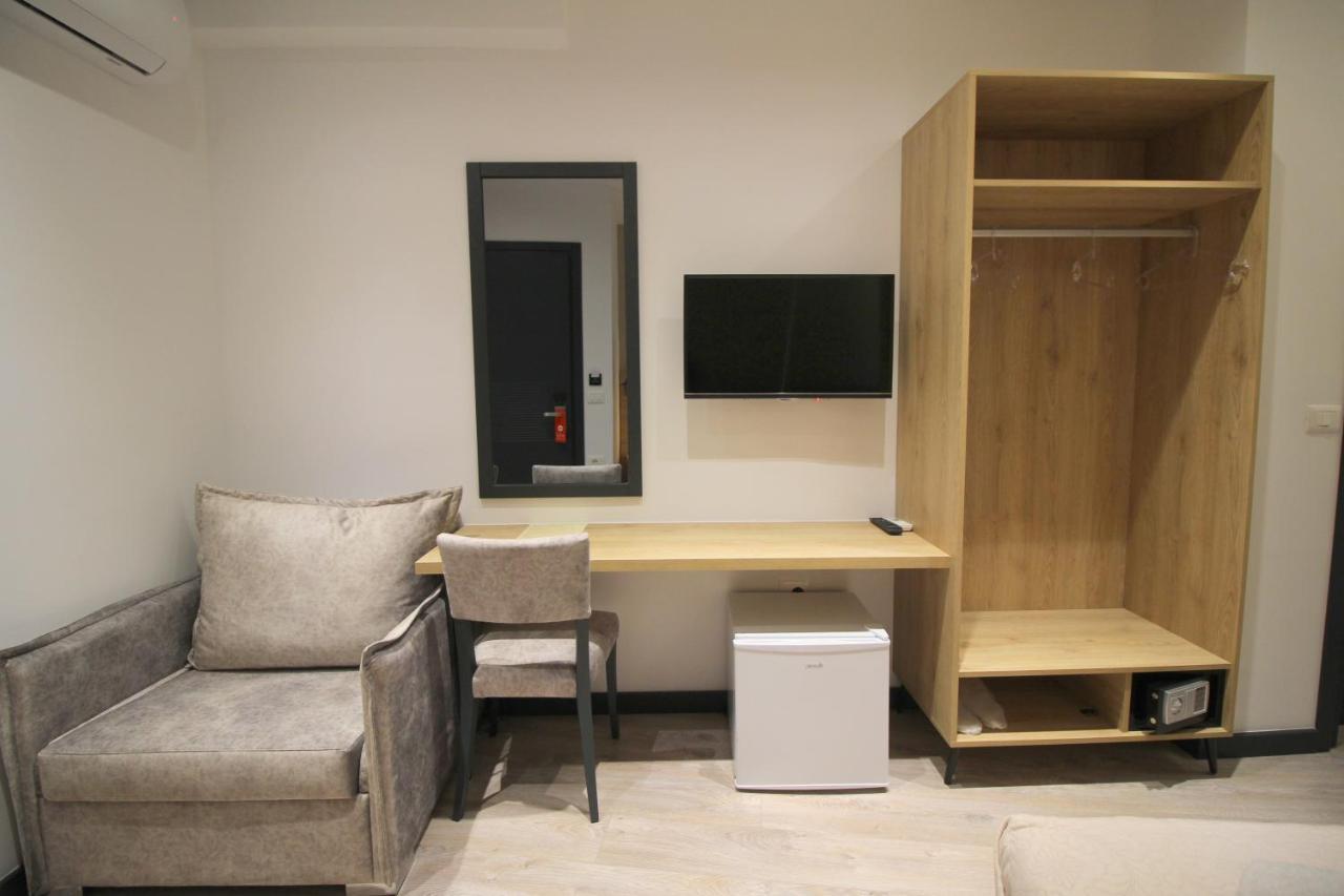 F&J Hotel Sarandë Buitenkant foto