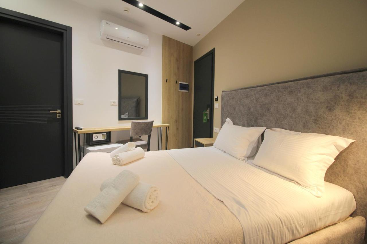 F&J Hotel Sarandë Buitenkant foto