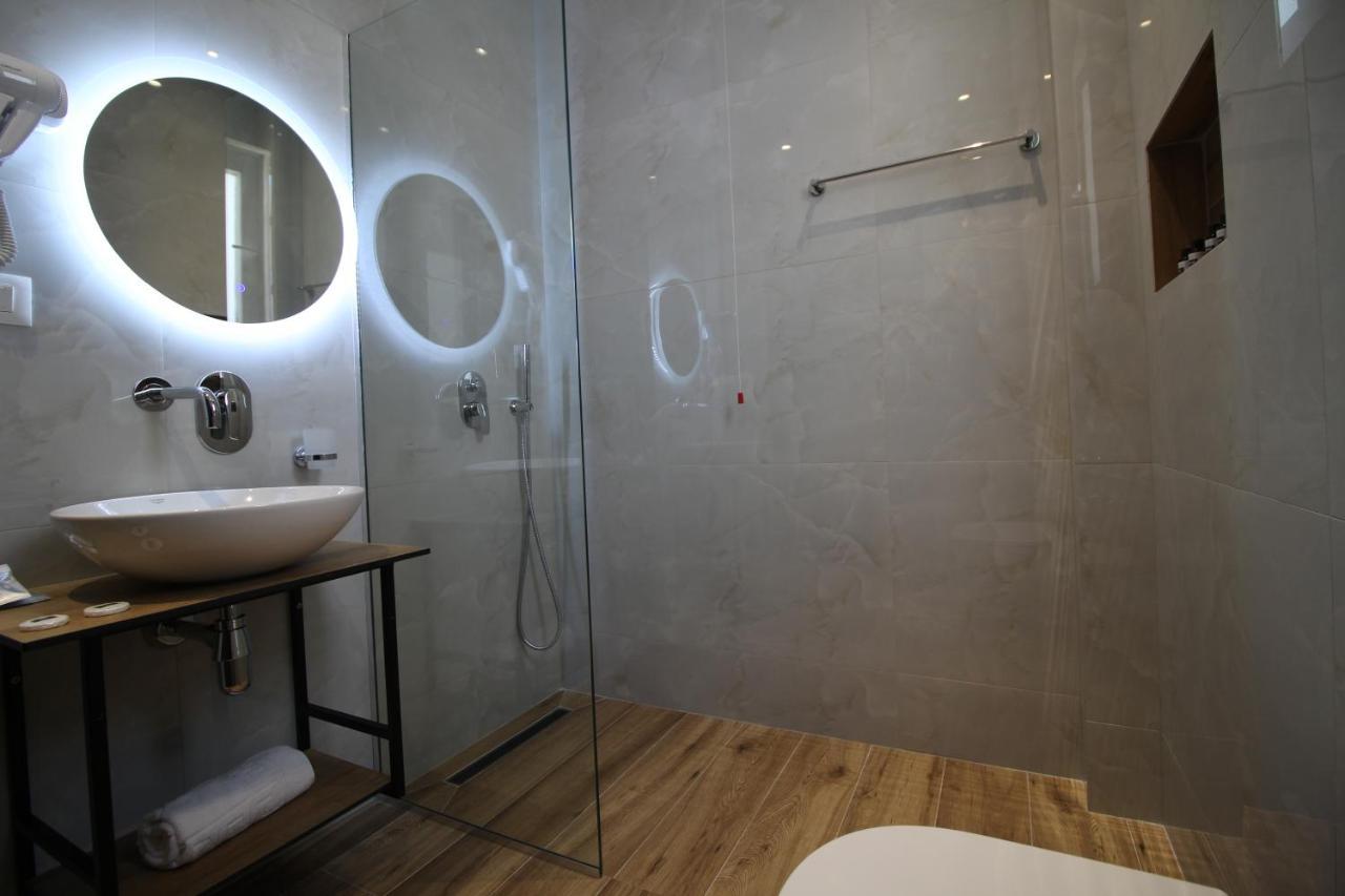 F&J Hotel Sarandë Buitenkant foto