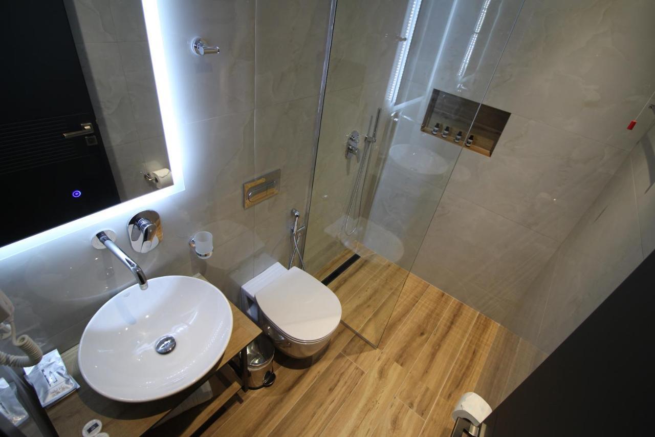 F&J Hotel Sarandë Buitenkant foto