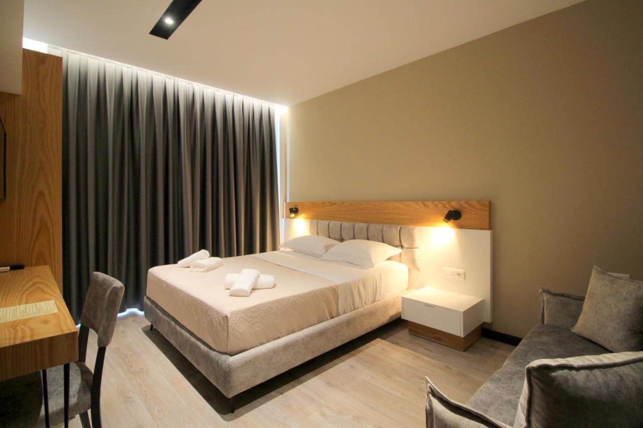 F&J Hotel Sarandë Buitenkant foto