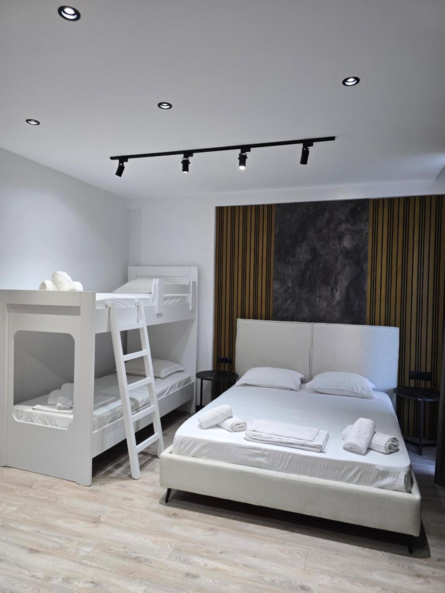 F&J Hotel Sarandë Buitenkant foto